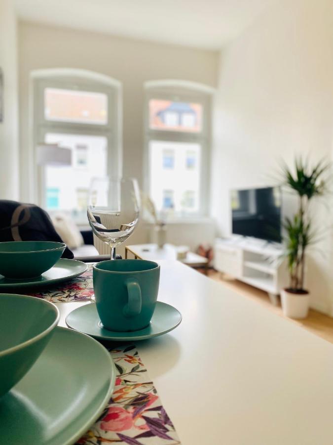 Stilvolles Apartment In Zentraler Lage - Smart-Tv, Queensize-Bett, Altbaustil, Kueche In City-Naehe エアフルト エクステリア 写真
