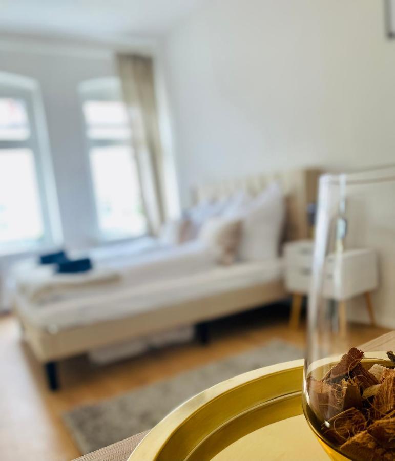 Stilvolles Apartment In Zentraler Lage - Smart-Tv, Queensize-Bett, Altbaustil, Kueche In City-Naehe エアフルト エクステリア 写真