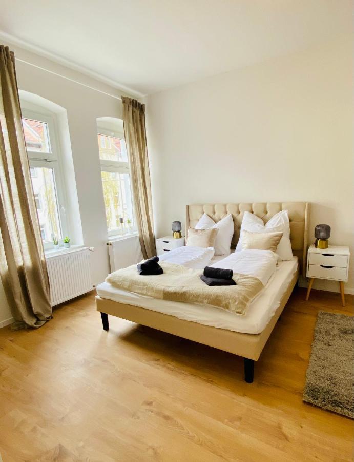 Stilvolles Apartment In Zentraler Lage - Smart-Tv, Queensize-Bett, Altbaustil, Kueche In City-Naehe エアフルト エクステリア 写真