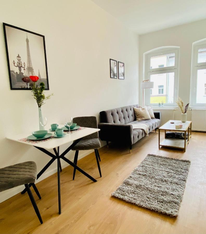 Stilvolles Apartment In Zentraler Lage - Smart-Tv, Queensize-Bett, Altbaustil, Kueche In City-Naehe エアフルト エクステリア 写真
