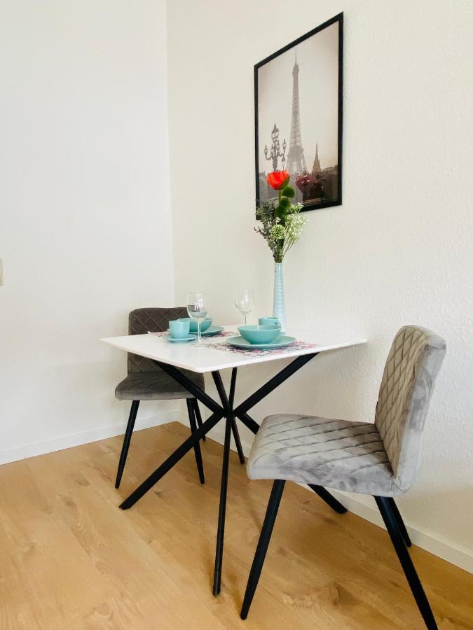 Stilvolles Apartment In Zentraler Lage - Smart-Tv, Queensize-Bett, Altbaustil, Kueche In City-Naehe エアフルト エクステリア 写真