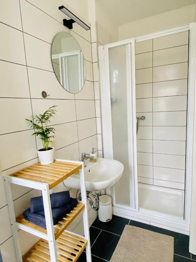 Stilvolles Apartment In Zentraler Lage - Smart-Tv, Queensize-Bett, Altbaustil, Kueche In City-Naehe エアフルト エクステリア 写真